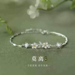Elegant Daisy Flower Bracelet – Minimalist Silver Floral Bracelet