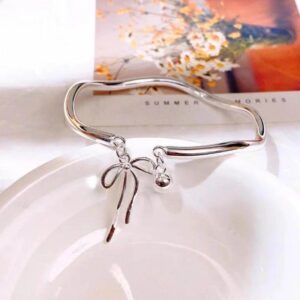 Silver Bow Charm Bangle – Minimalist Wavy Open Bracelet