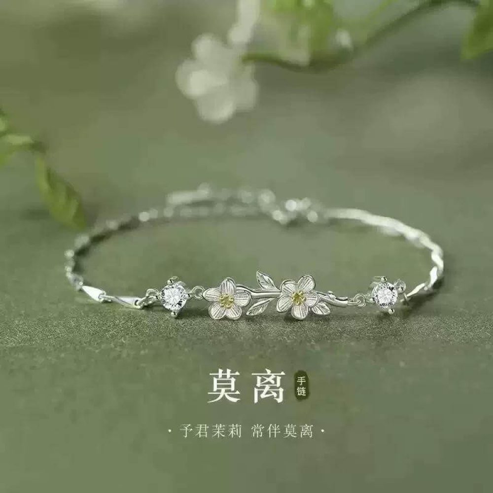 Elegant Daisy Flower Bracelet – Minimalist Silver Floral Bracelet